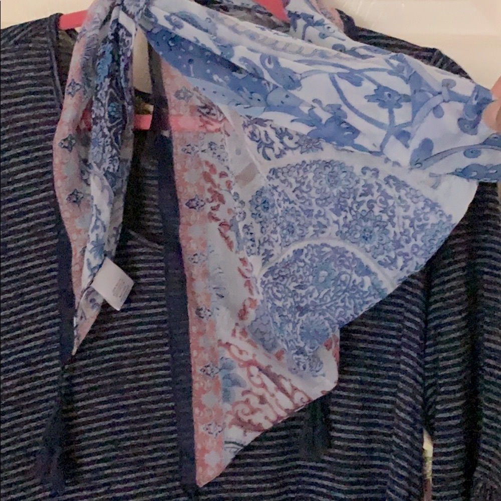 BLUE TOP & SCARF - Picture 3 of 7